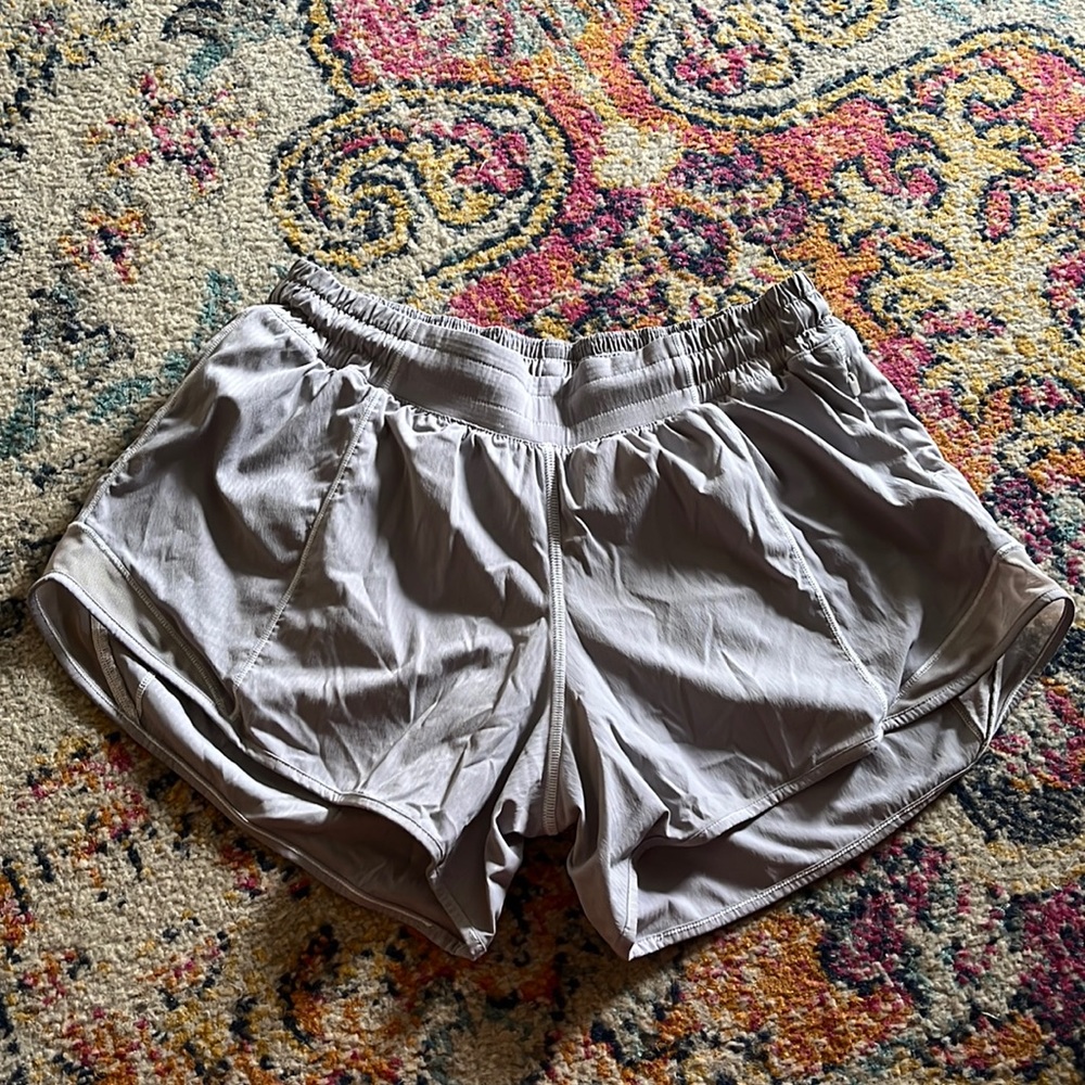 Lululemon hotty hot shorts - 4 inch, light grey